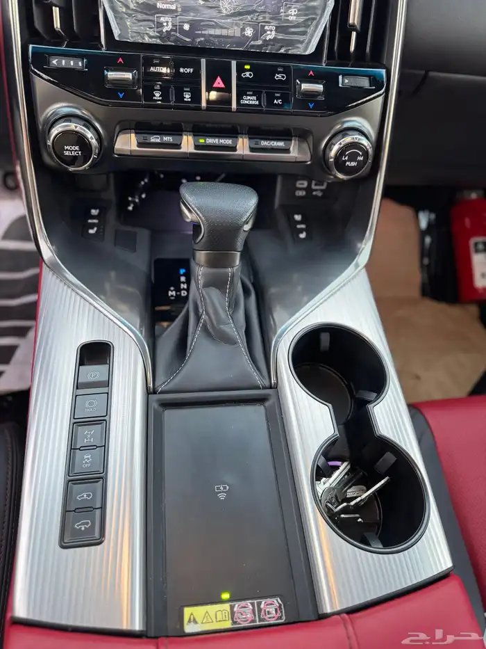 للبيع لكزس LX600 - 2023 اف سبورت عداد 6 الاف كيلو فقط 16