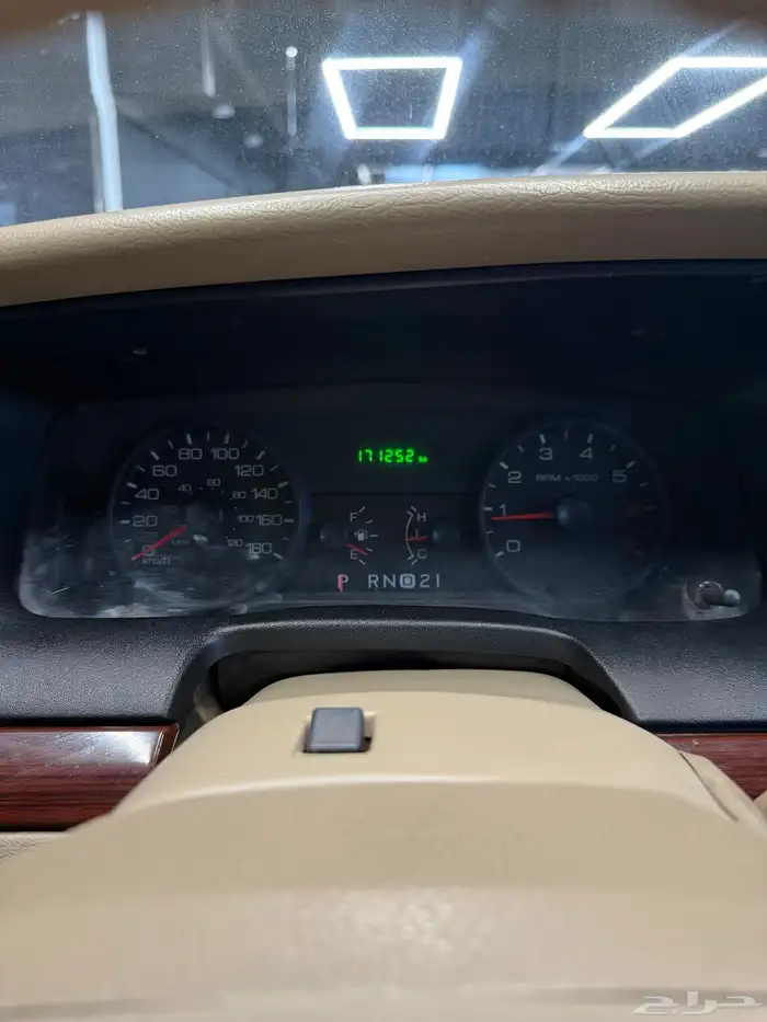 فورد فكتوريا 2011 3