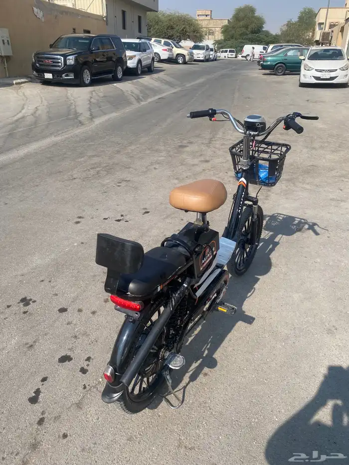 دباب كهرابئ لا يشتكئ من شي الا من البطاريه فيها نص عمر 2