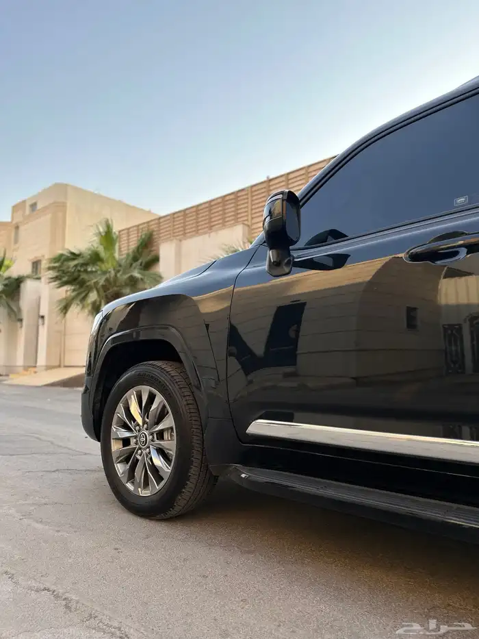 لاندكروزر عبداللطيف جميل 2025 L4 1