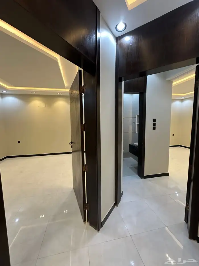 للبيع روف علوى وملحق بمشب 9غرف ودرج خارجي قرب الخدمات700الف 15