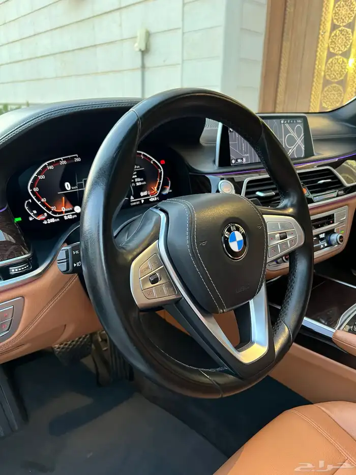 للبيع بي ام دبليو 2021 - 730 li شبه الجديده 42