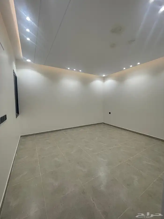 للبيع شقق ادوار علويه تشطيب راقي وسط الخدمات خميس مشيط 19