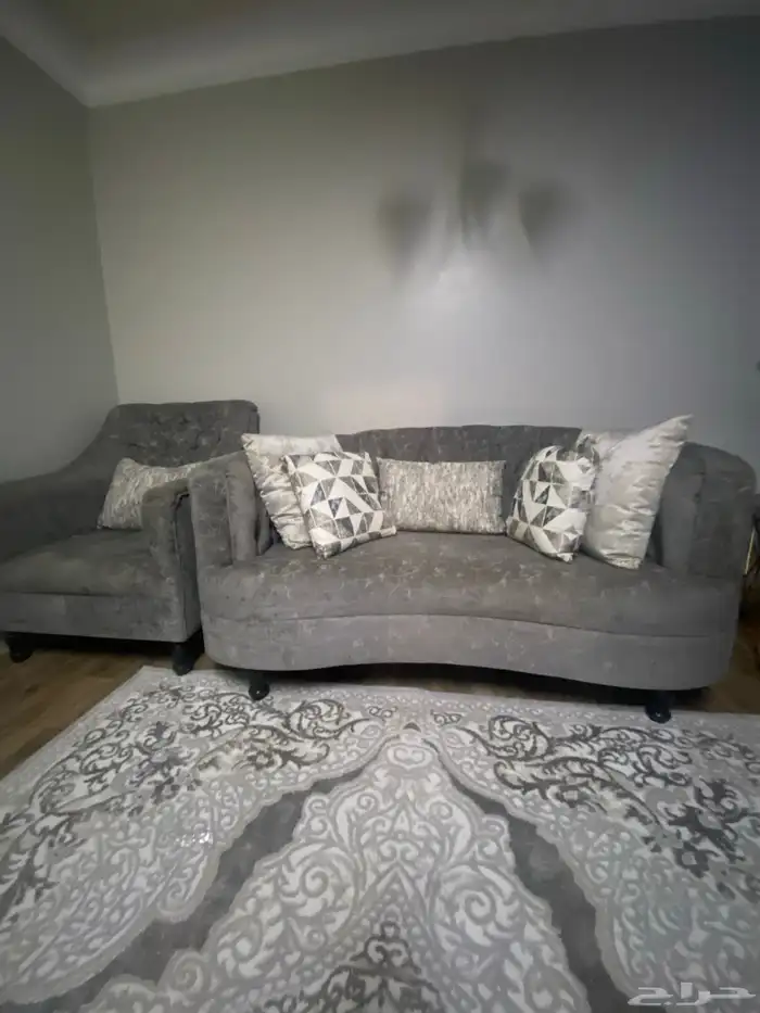 كنب نظيف و غرفة نوم 1