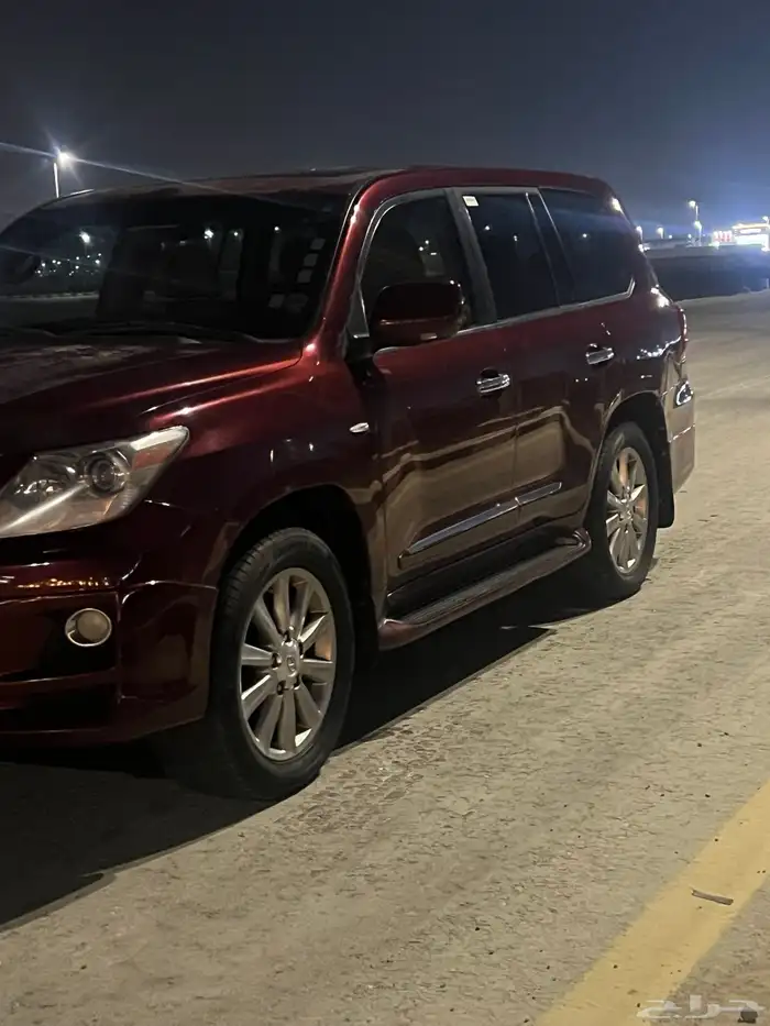 جيب لكزس 570 موديل 2010 4