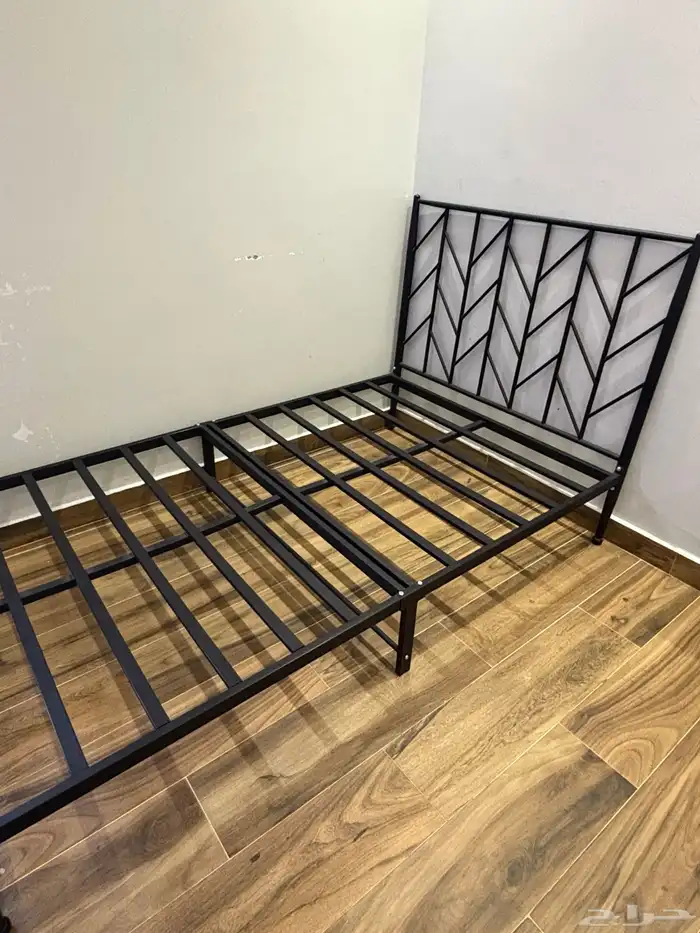 سرير حديدي اسود نفر ونص استعمال كم شهر بحاله الشراء 0