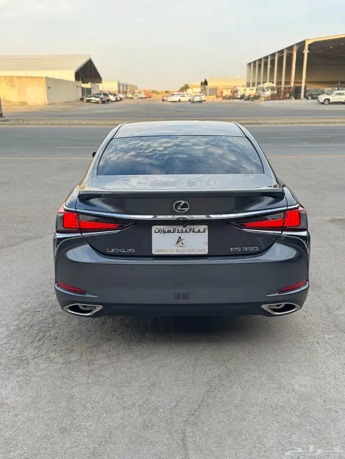 للبيع لكزس ES350 2023 - ستاندر - بحالة الوكاله 5