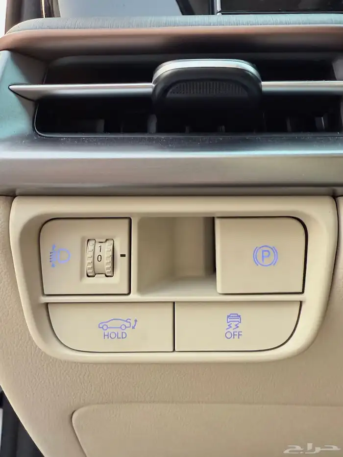 ازيرا 2023 كاليجرافي 6 سلندر اعلا مواصفات ماشيه 15 الف للبيع 24