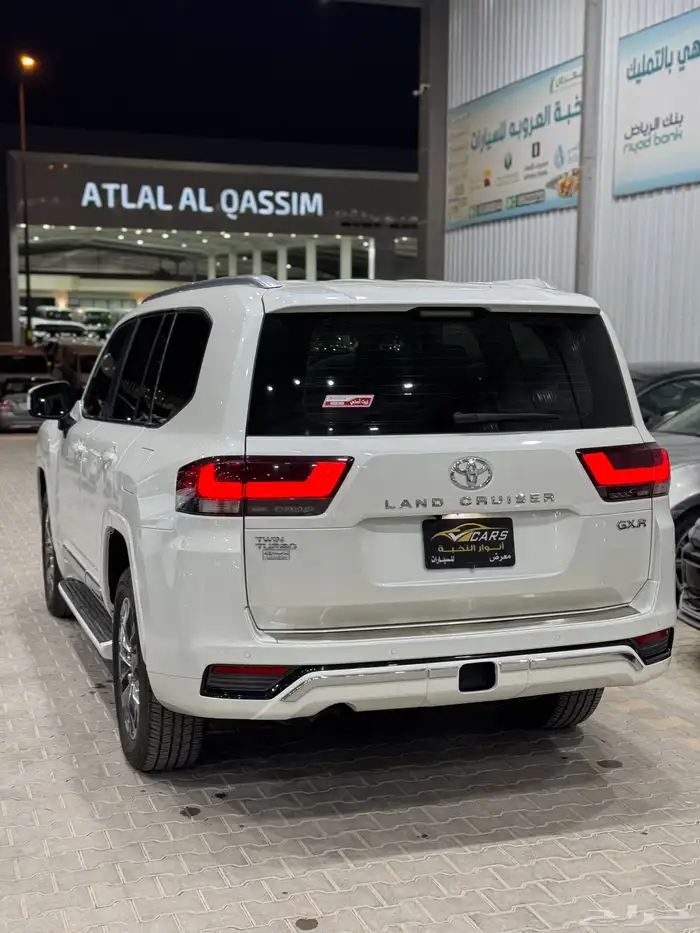 تويوتا لاندكروزر موديل 2023 L3 سعودي بنزين - عداد 8 الاف 3