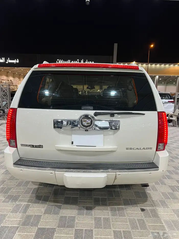 كاديلاك اسكاليد 2012 نظيف للبيع 4