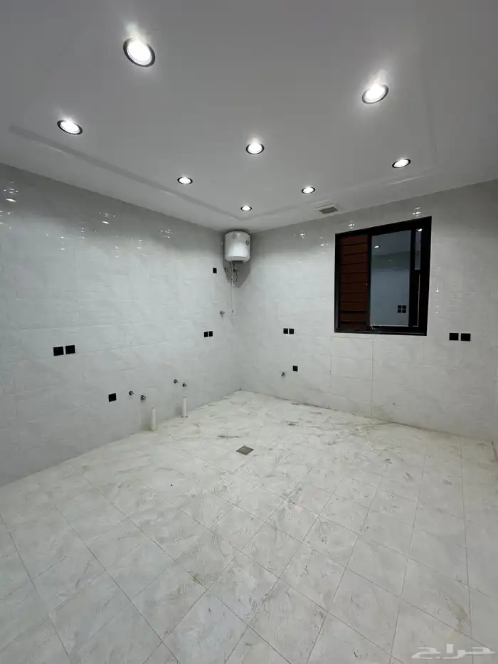 للبيع روف علوى وملحق بمشب 9غرف ودرج خارجي قرب الخدمات700الف 10