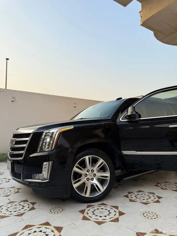 كاديلاك اسكاليد 2018 ملكي 12