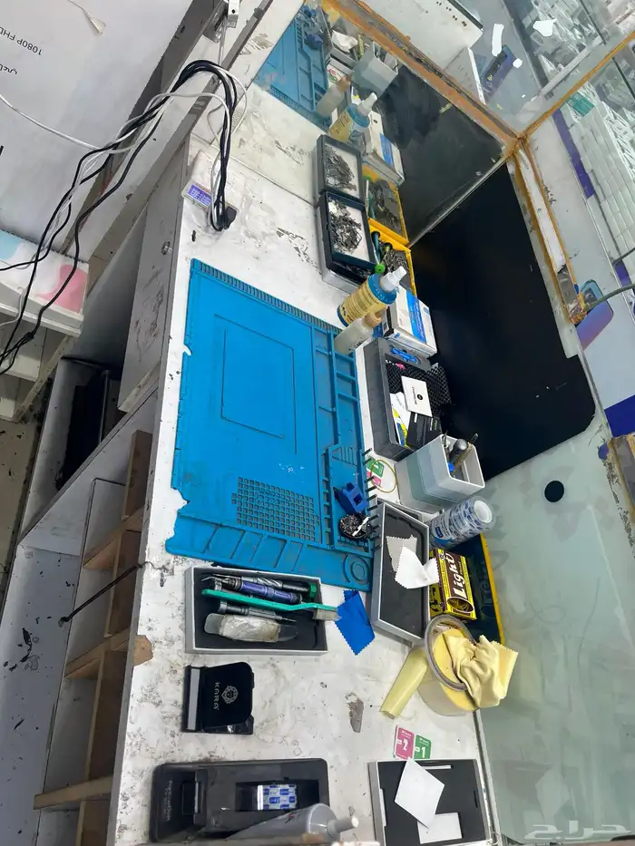 لتقبيل طاوله صيانه جوالات مع عدتها كامله اجارها الشهري 1500 1