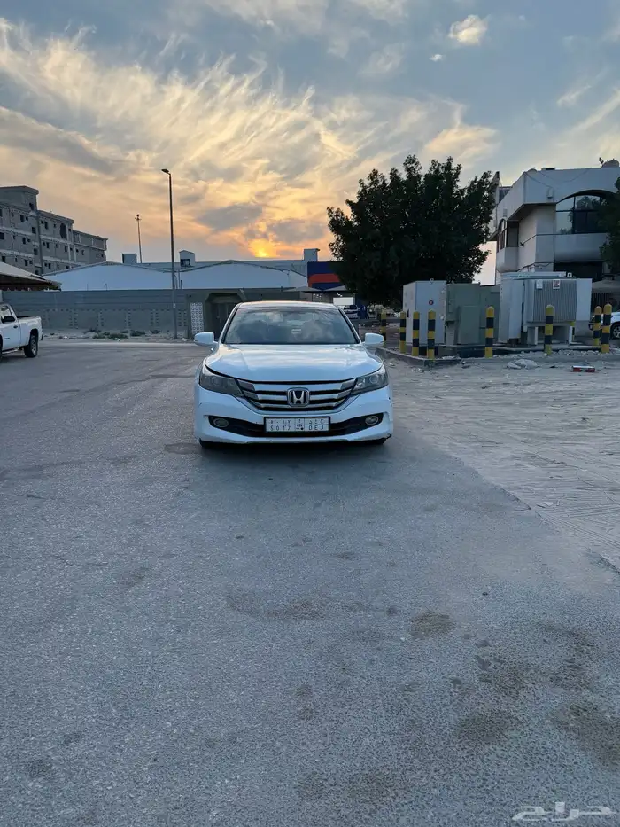 للبيع هوندا اكورد م2015 10