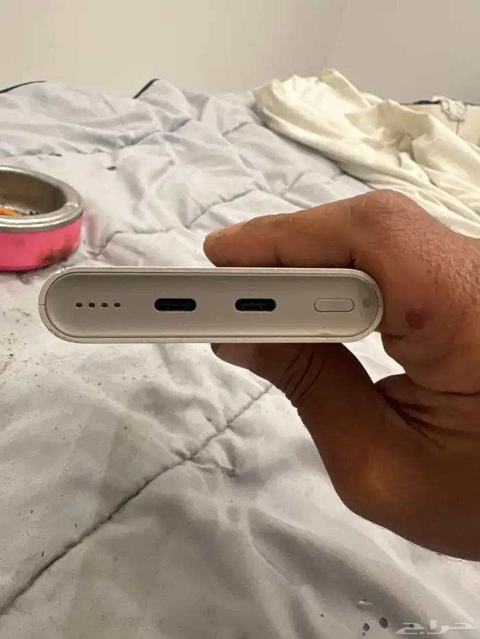 شاحن متنقل يشحن الجوال 4 مرات او5 مرات في تعبئته فل شحنه 4