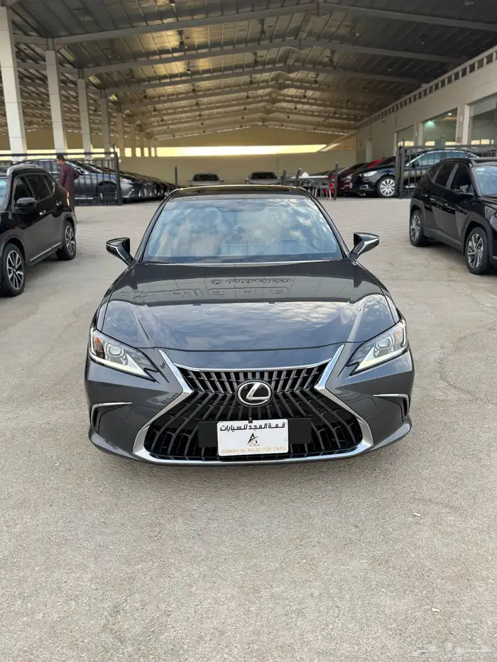 للبيع لكزس ES350 2023 - ستاندر - بحالة الوكاله 0