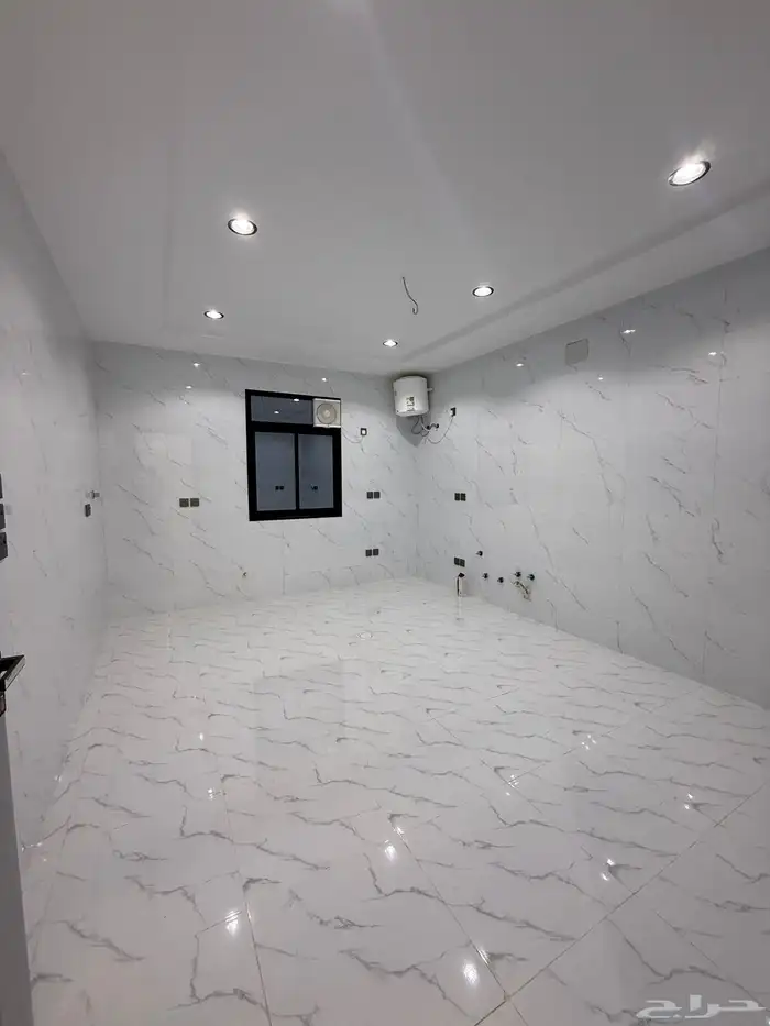 للبيع ارواف علويه وشقق ارضيه ببايكة سيارة ف شمال الخميس 28