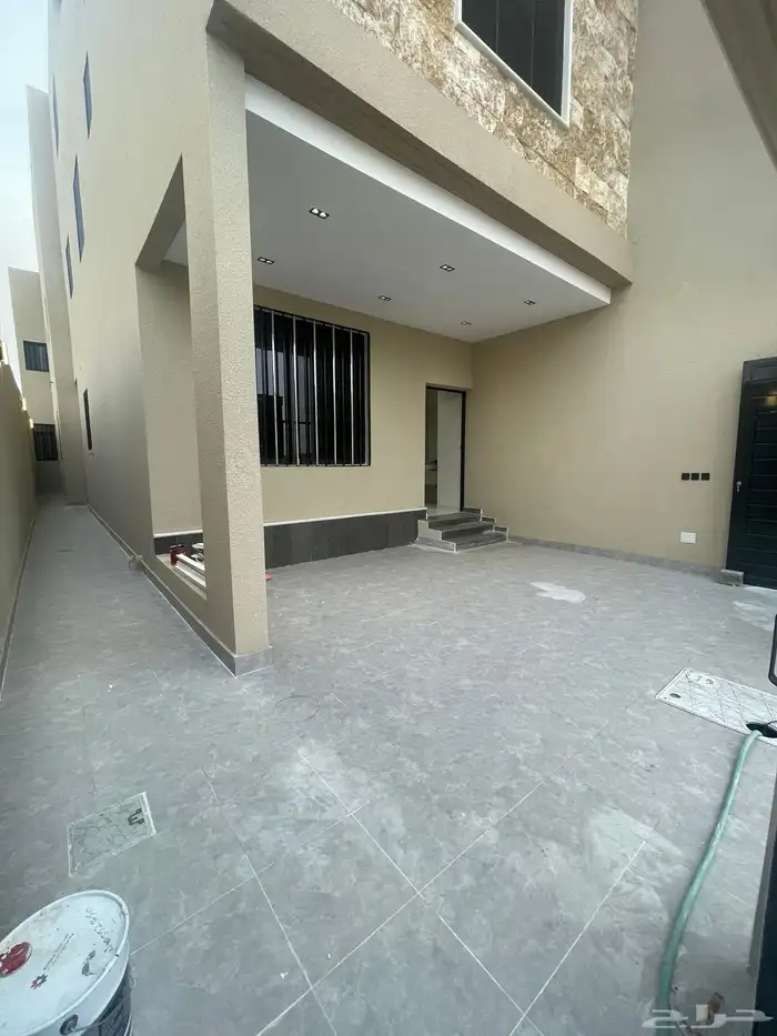 للبيع شقه أرضيه مع بايكه وحوش غرب الخميس قرب طريق ابها 0