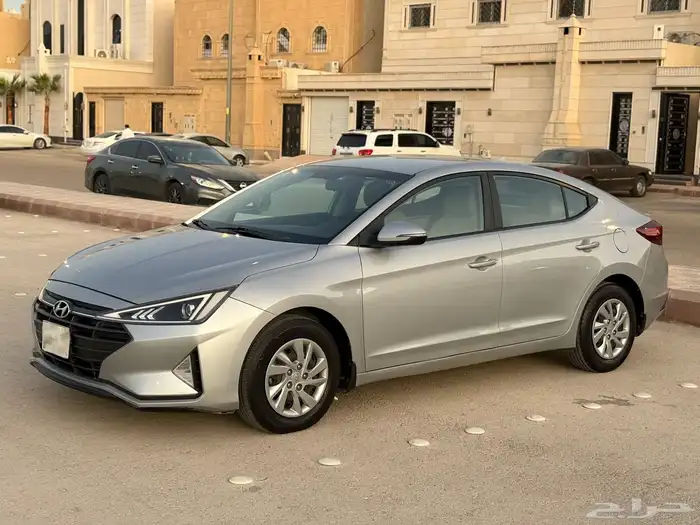 للبيع هيونداي اللنترا 2020 مكينة كبيرة 2.0 0