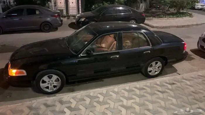 فورد فكتوريا اسود نظيف 4