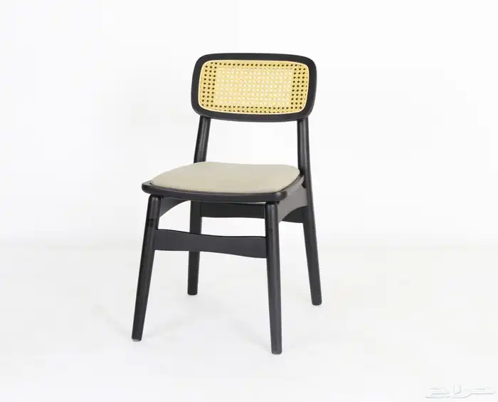 كراسي خشب انيقة مع ظهر ملبس بالروتان 2