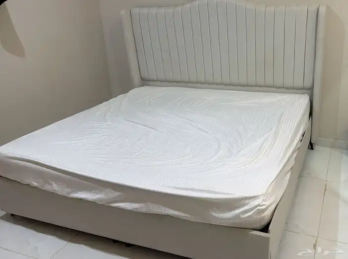 غرفة نوم مع تسريحه وجزامه للبيع 3