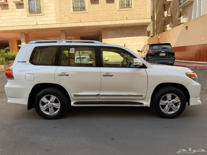 لاندكروزر 2015 GXR3 فل كامل وكاله بريمي 13