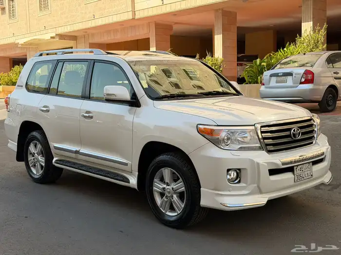 لاندكروزر 2015 GXR3 فل كامل وكاله بريمي 3