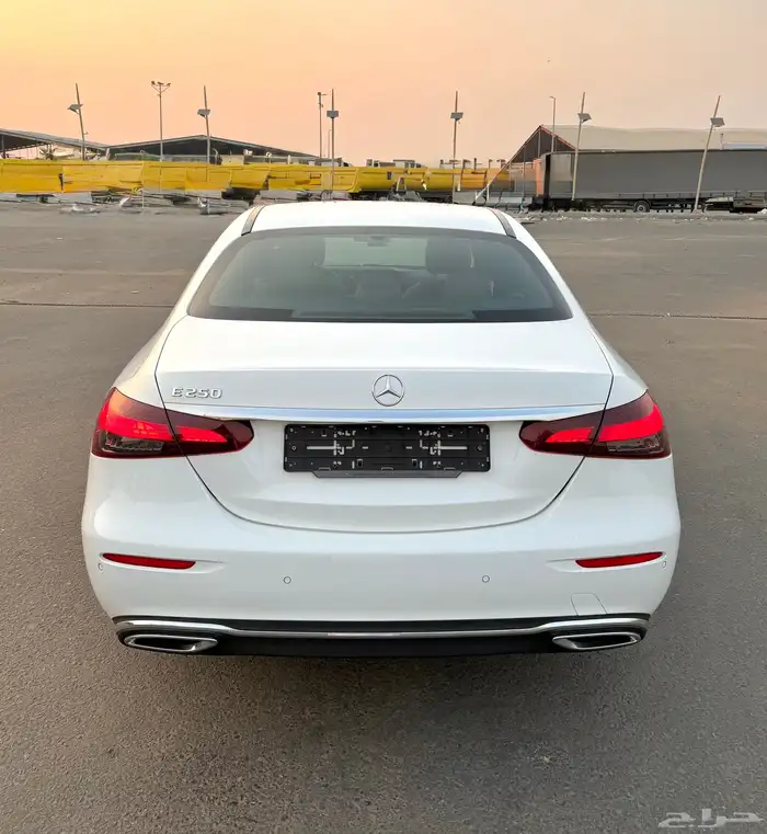 مرسيدس 2021 فتحه E250 فل كامل بحالة الوكاله للبيع 4