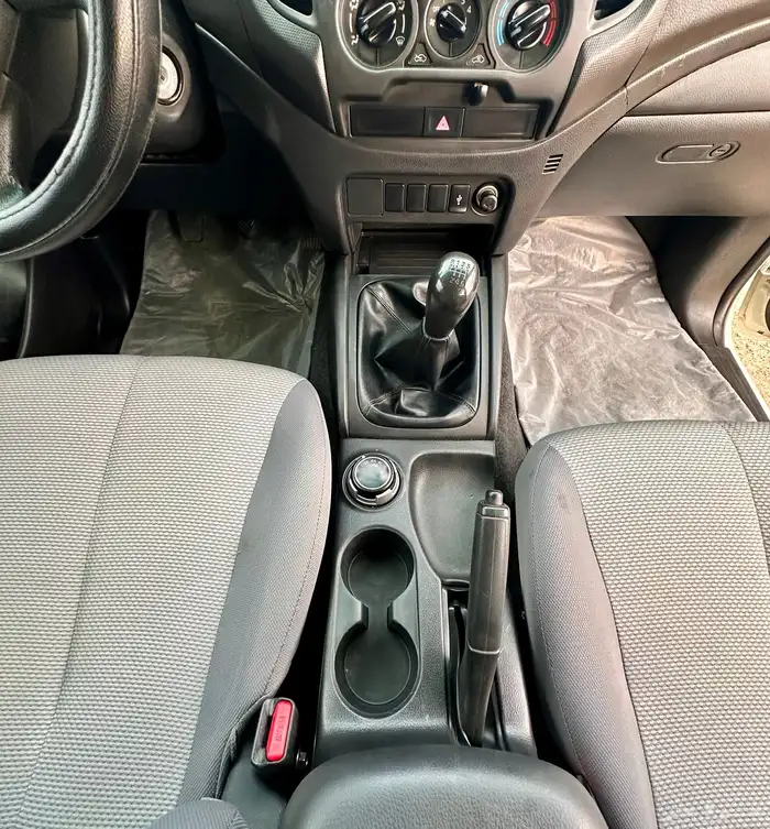 ميتسوبيشي L200 2020 دبل ديزل وكالة 8