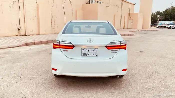كورولا 2017   فئة x l i سعودي (مثبت سرعة) 2