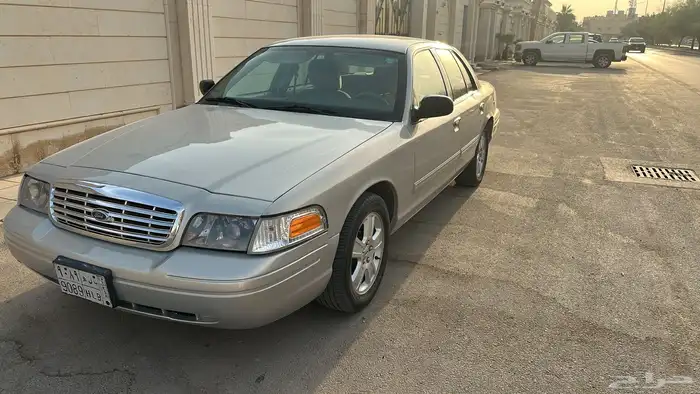 فورد كراون فكتوريا 2012 4