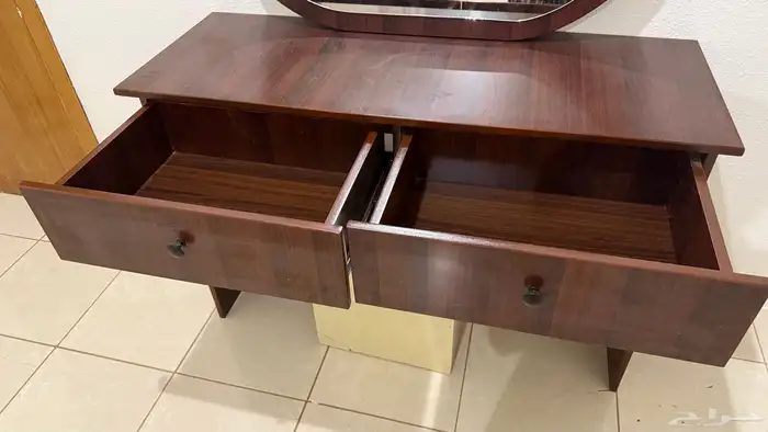 تسريحة نظيفه وجديده مع مرايه   اثاث بيت 1