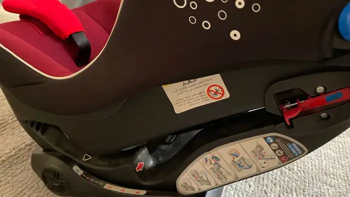 كرسي اطفال للسيارة بحاله جديده 2