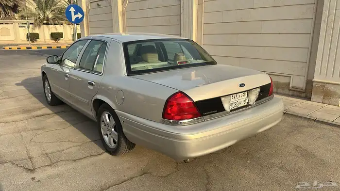 فورد كراون فكتوريا 2012 1