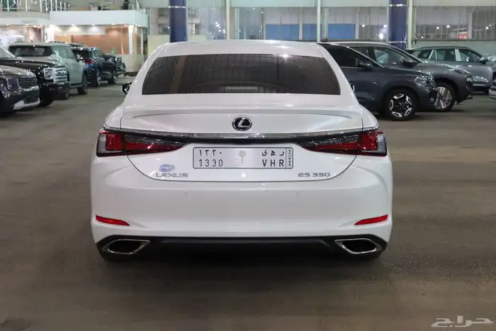 لكزس ES350 نص فل 2024 مستخدم وارد البريمي بسعر 189.000 4