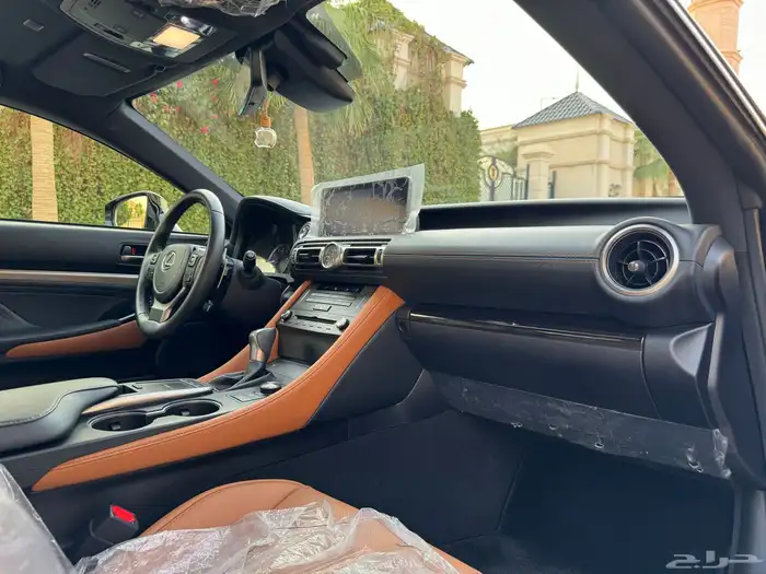 لكزس RC 350 موديل 2023 فل كامل ممشى 16 الف تشيكات وكاله 35