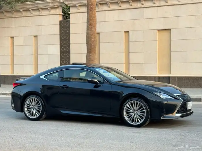 لكزس RC 350 موديل 2023 فل كامل ممشى 16 الف تشيكات وكاله 24