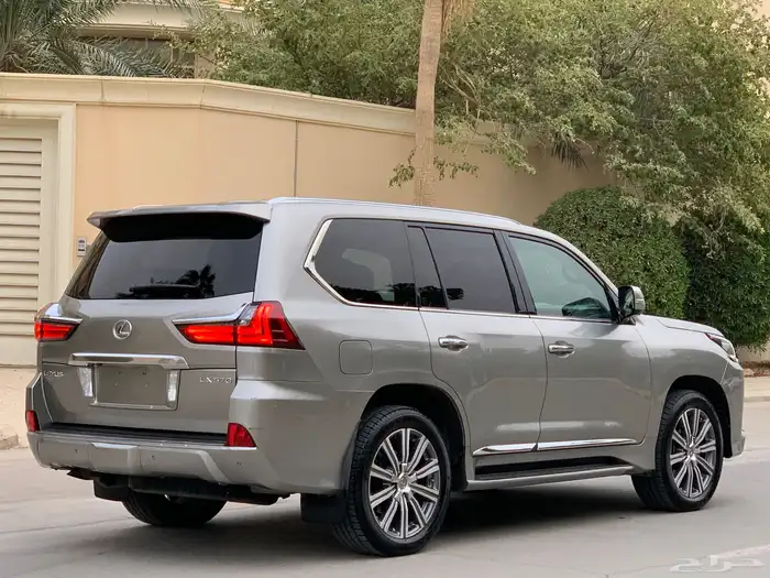 لكزس LX 570 2016 عداد قليل بحالة الوكالة 11