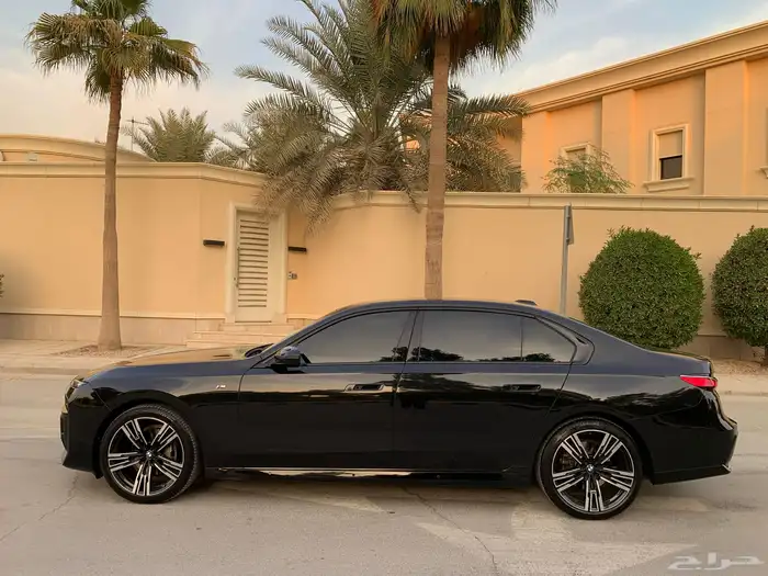 بي ام دبليو 735Li موديل 2024 بحالة الوكاله ممشى 55 الف 18