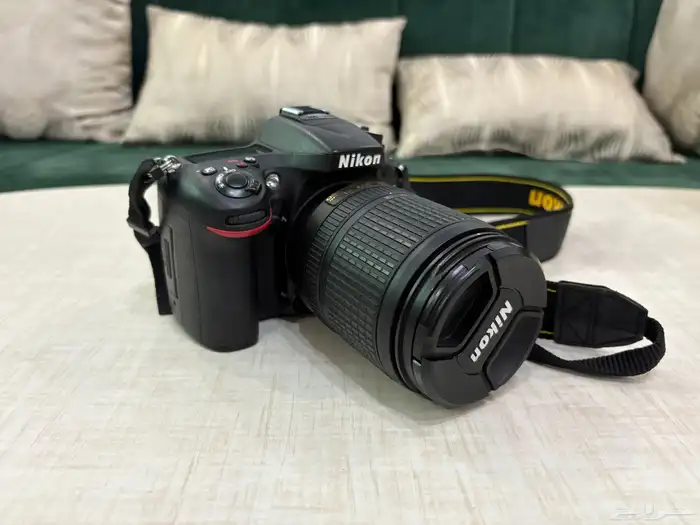 كاميرا نيكون D7100 نظيفة جدا مع خمس عدسات للبيع 2