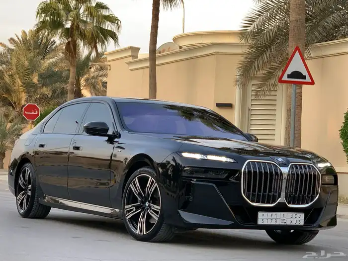 بي ام دبليو 735Li موديل 2024 بحالة الوكاله ممشى 55 الف 3