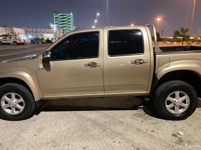 ايسوزو ديماكس دبل 2010 ديزل نظييفه 4