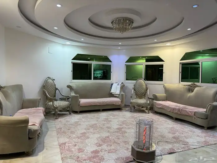 كنب للبيع بسعر مغري حالة الكنب جيدة 0