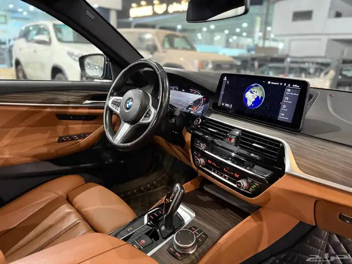 للبيع BMW 530 موديل 2023 فل كامل كيت M 14