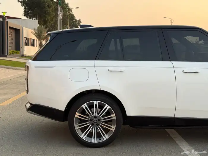 رنج روفر اوتوبيغرافي 2022 - على الضمان 11