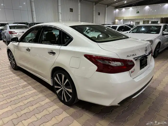 نيسان التيما موديل 2018 نظيف 23