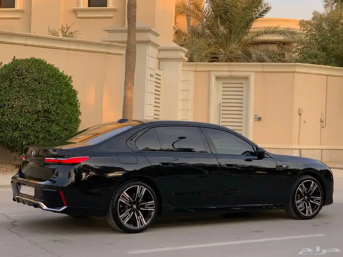بي ام دبليو 735Li موديل 2024 بحالة الوكاله ممشى 55 الف 9
