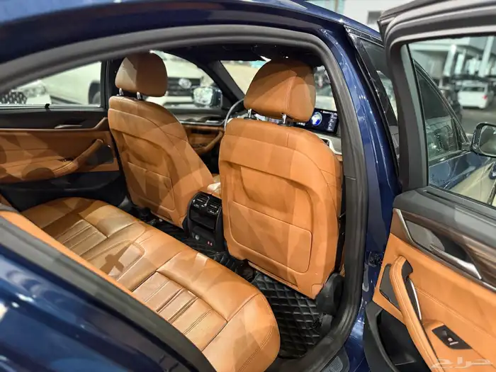 للبيع BMW 530 موديل 2023 فل كامل كيت M 25