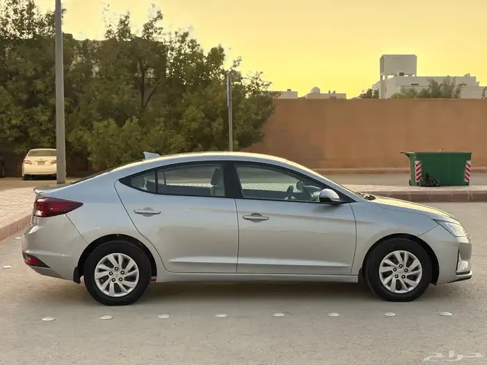 للبيع هيونداي اللنترا 2020 مكينة كبيرة 2.0 3